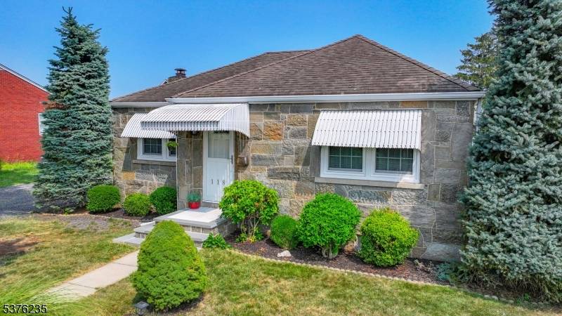 Solidly built, well maintained STONE RANCH on Northside of Manville awaits its new owners !