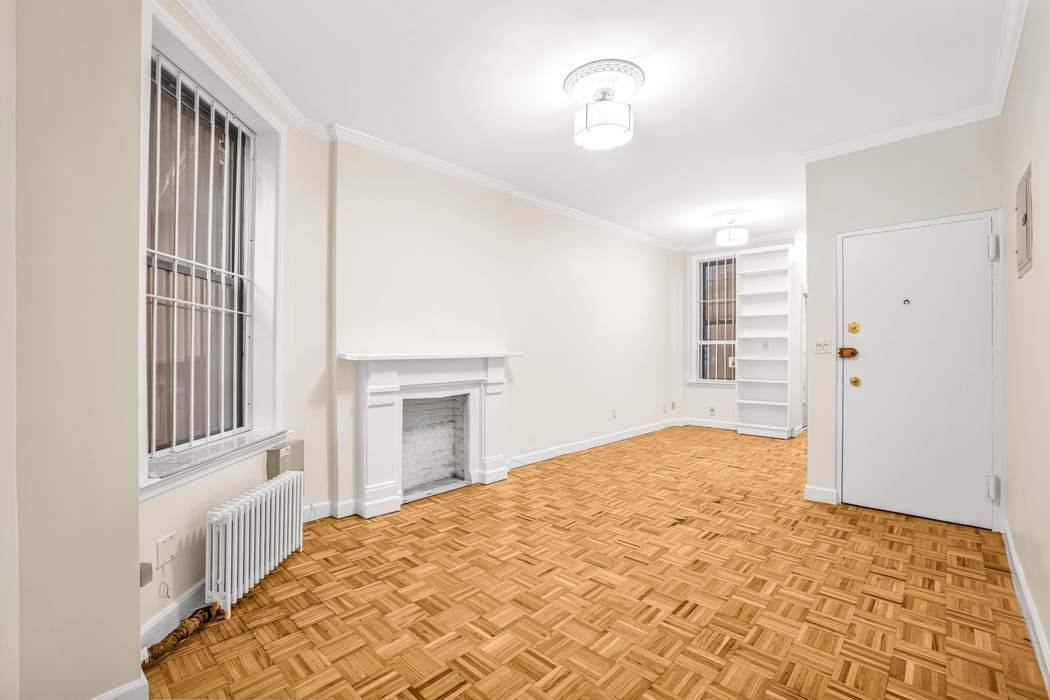 Welcome to Apartment 1W at 350 West 48th Street a well appointed, character rich one bedroom and one bathroom located in the heart of Hell s Kitchen.