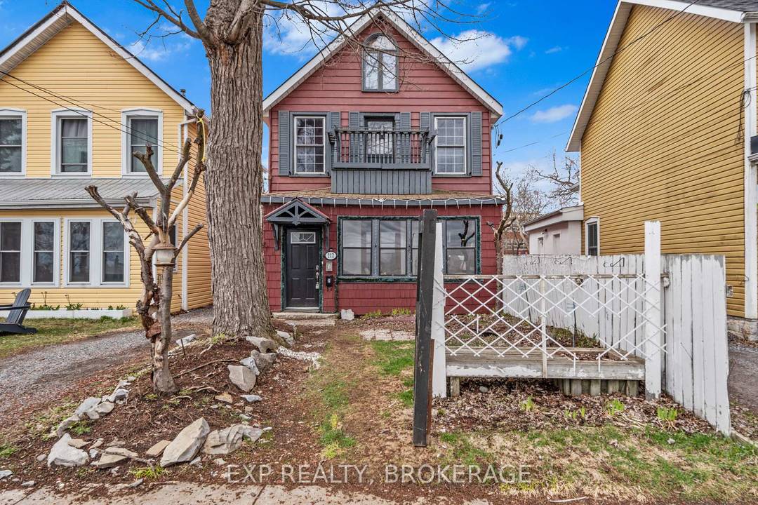 Welcome to 212 Rideau Street, a fantastic duplex in the heart of downtown Kingston !