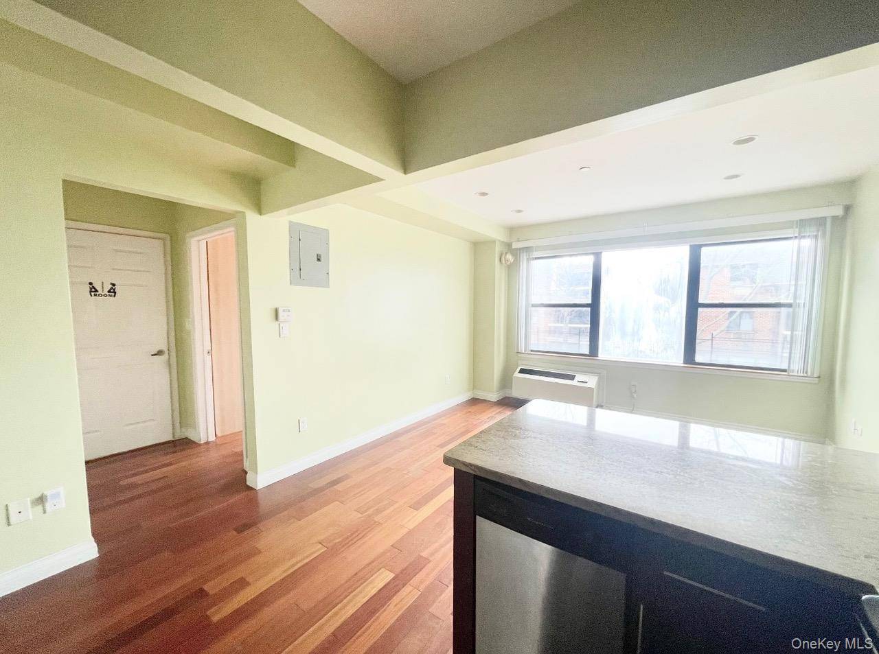 Bright amp ; Spacious Condo Unit Located In The Heart Of Fresh Meadows.