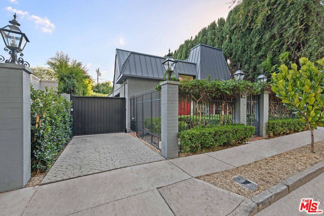 9044   Elevado St 2BR Sunset Strip La