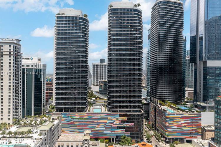 Spacious 1 Bedroom Den 2 Bathrooms Brickell Heights East Line 05.