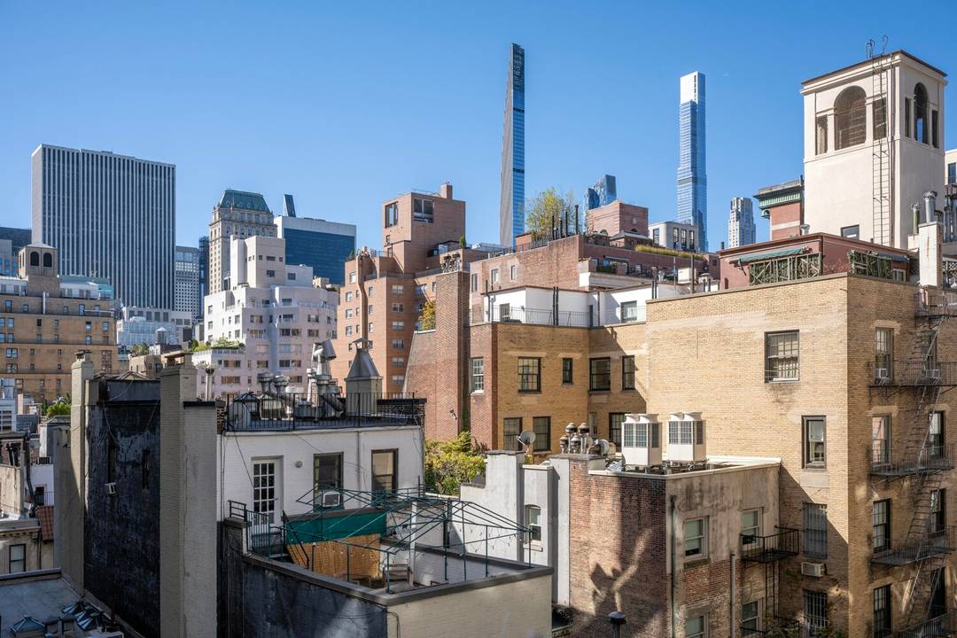 Welcome to Apartment 9A, a rarely available, sun filled home located in one of Park Avenue's most prominent white glove cooperatives.