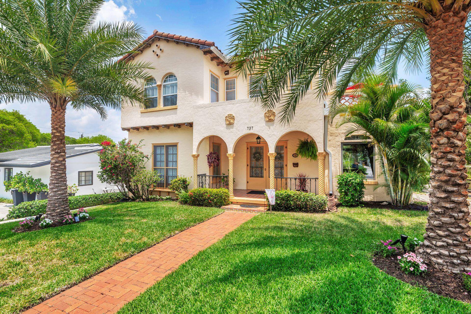 Special Spanish style home nestled in the 'Hill Block' of Flamingo Park.