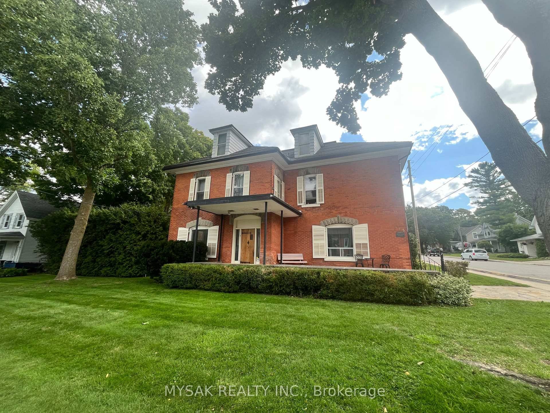 Well maintained legal 6 plex 5 x 1 Bdrm, 1 x 2 Bdrm with phenomenal curb appeal on a large corner lot.