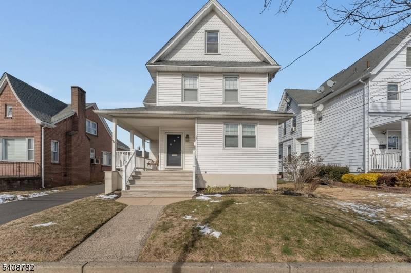 Well maintained two unit, over under multifamily property offering flexibility for owner occupants or investors.