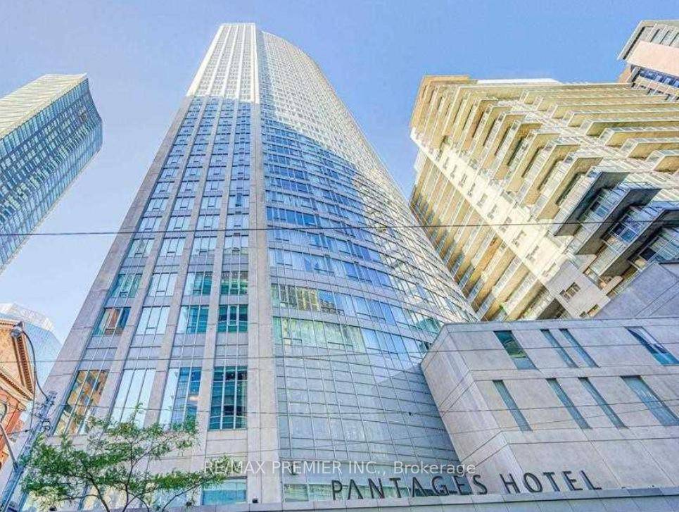 Spacious 1 Bedroom Suite At The Luxurious Pantages Tower, Located In The Heart Of The City !