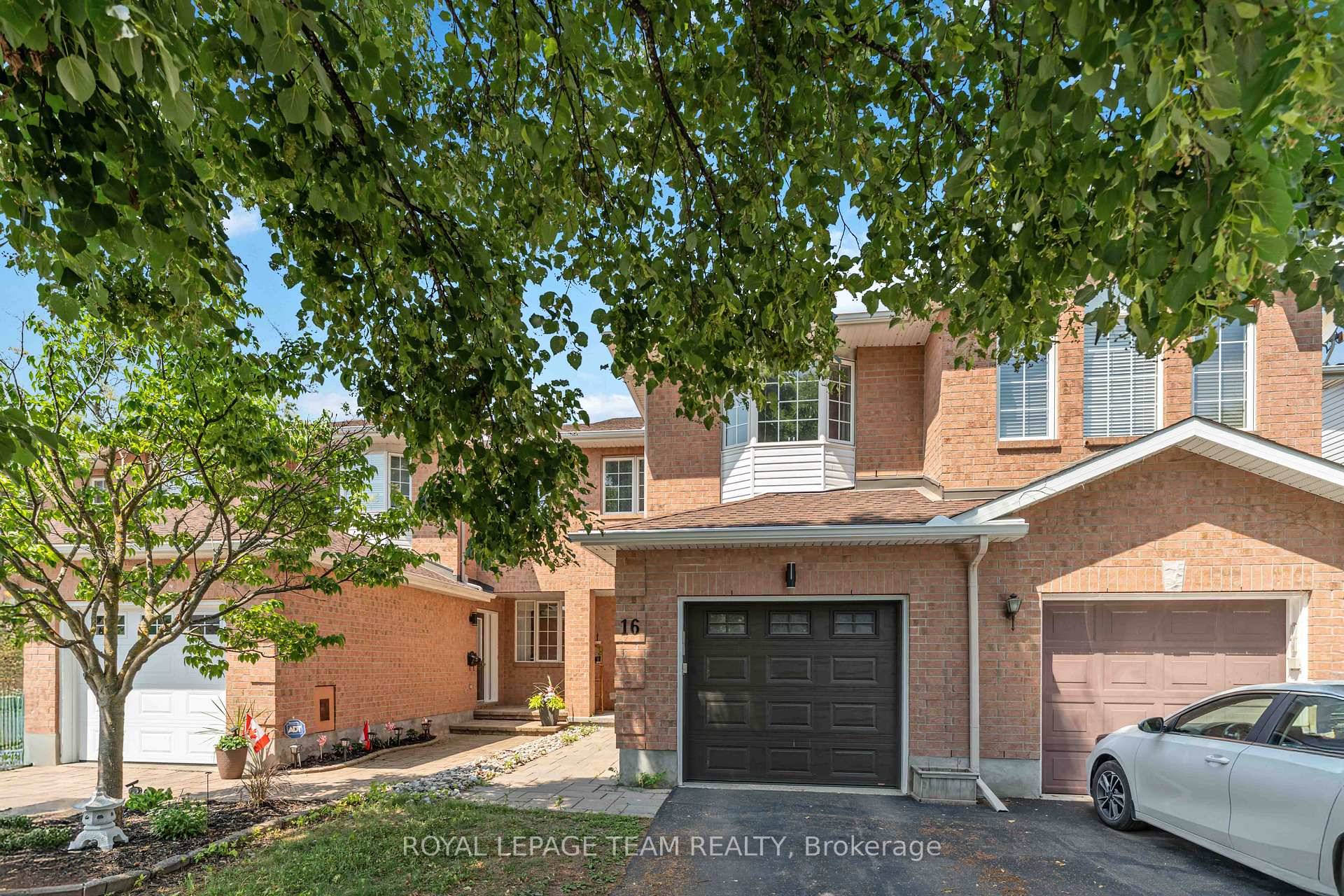 NO REAR NEIGHBOURS ! ! ! This gorgeous 4 bedroom, 3 bath town home is ideally situated on a super quiet crescent and backing onto green space with a pathway ...