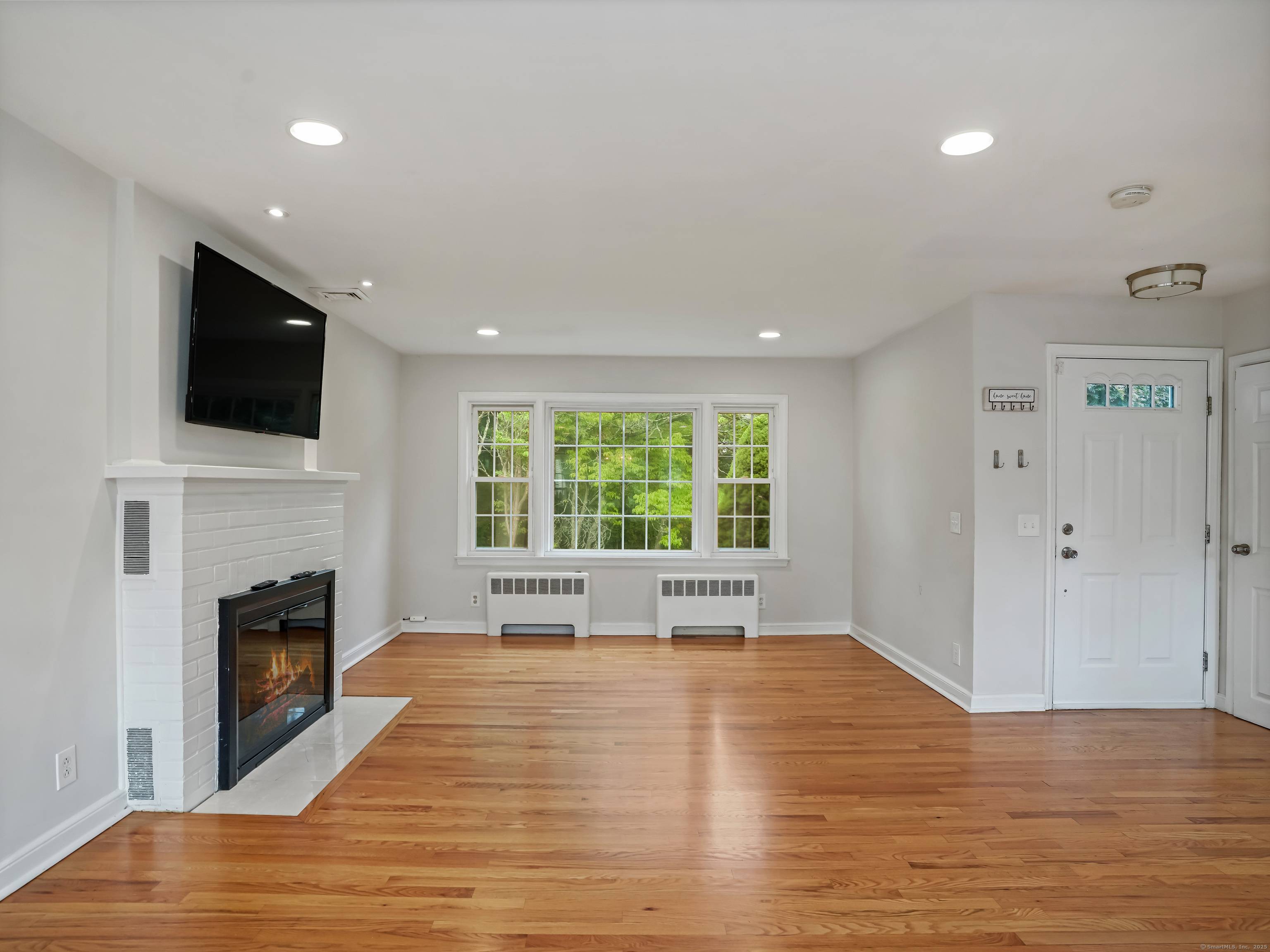 Turnkey Ranch in Prime North End Bridgeport Ideal for Investors or Future Homeowners.