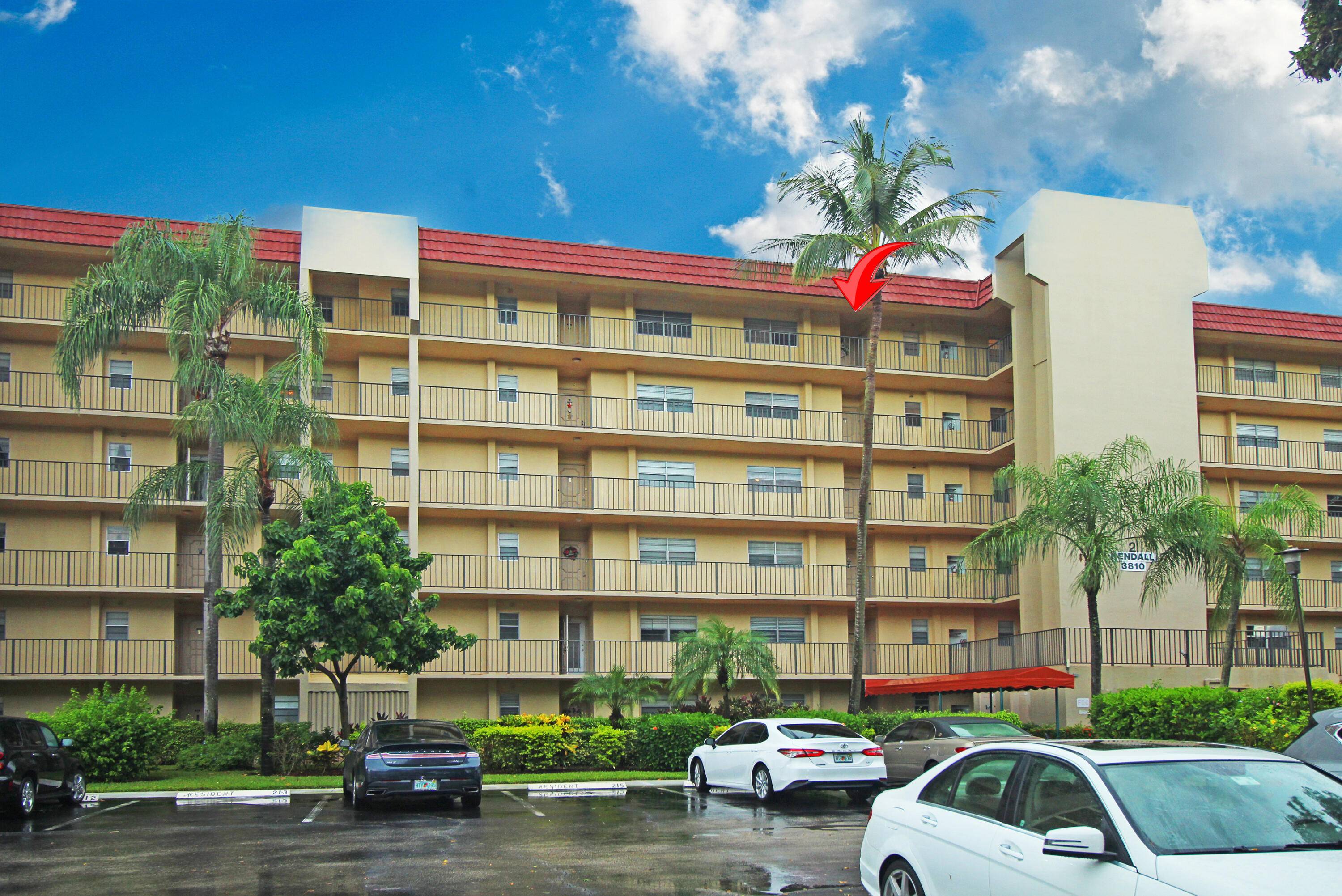 This 55 charming condo is ready for you to spend a spectacular time in Florida for the winter months.