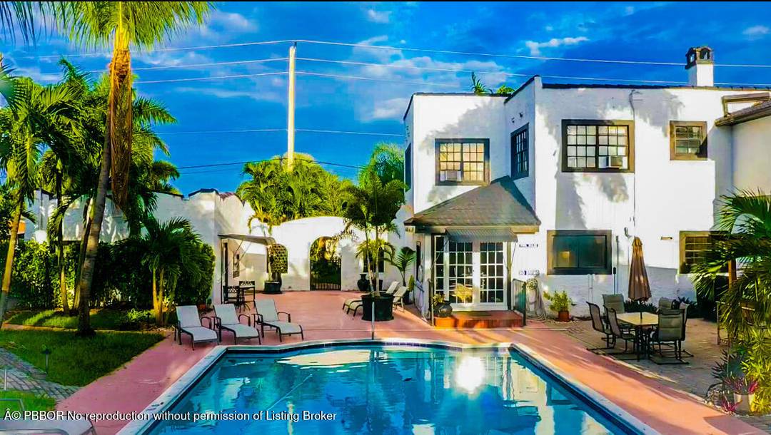 Built in 1925, this fabulous Mediterranean estate home still carries itself like it did in the bygone era of the roaring 20's !