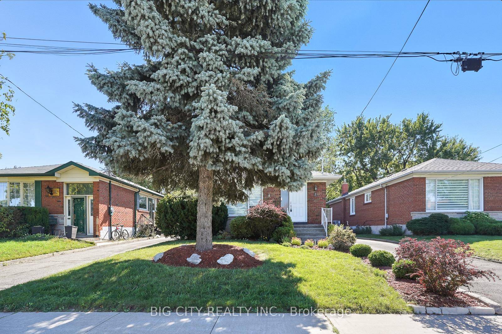 Welcome to 7 Armitage Drive a beautifully renovated and meticulously maintained home nestled on a quiet, family friendly cul de sac in the sought after Wexford Maryvale neighborhood.