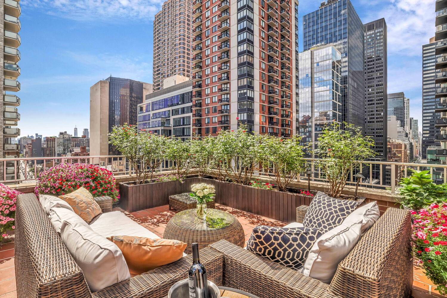 TERRACE LOVERS MASSIVE landscaped 1, 250 SQ FT OUTDOOR SPACE Welcome to Residence 19F at The Hamilton, a beautifully renovated 2 bedroom, 2.