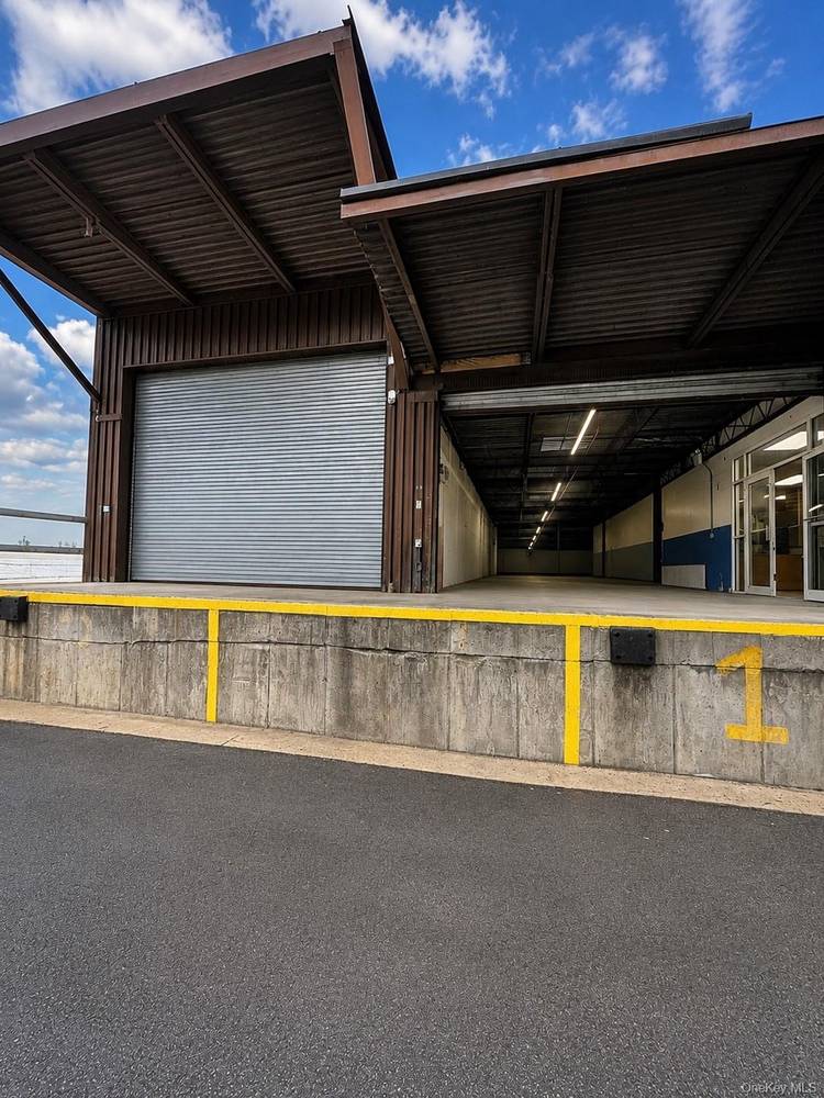 Prime warehouse space for lease in College Point, Flushing.