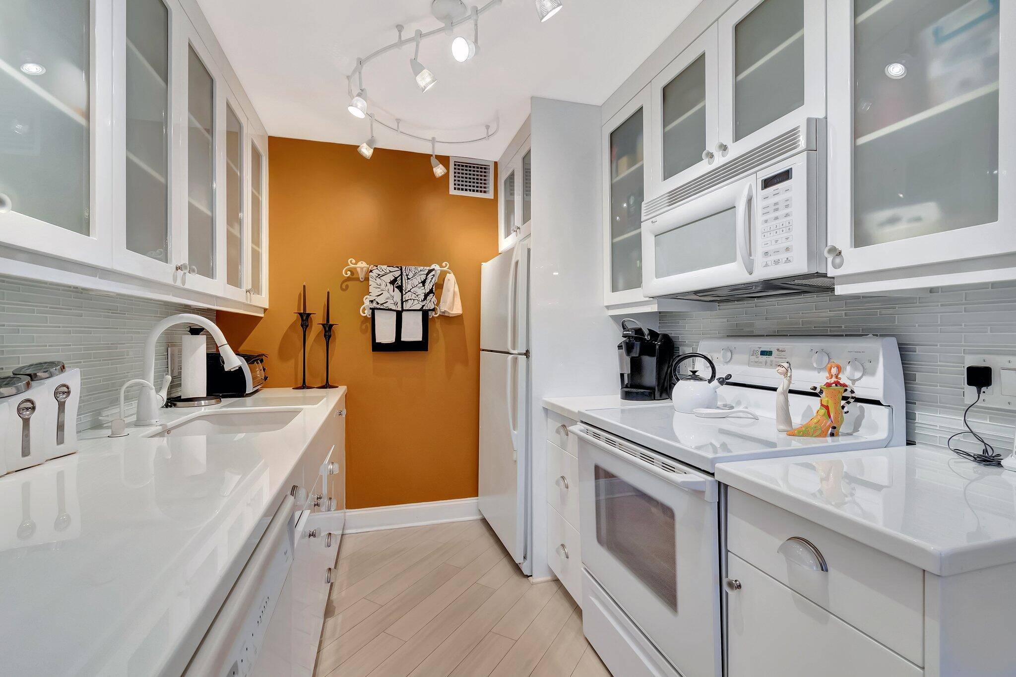 CENTURY VILLAGE, BOCA RATON SUPER ACTIVE ADULT COMMUNITY.