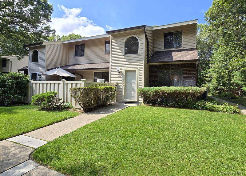 Well maintained Malibu model corner unit located in the desirable Bretton Woods community situated on a 9 hole Golf Course.