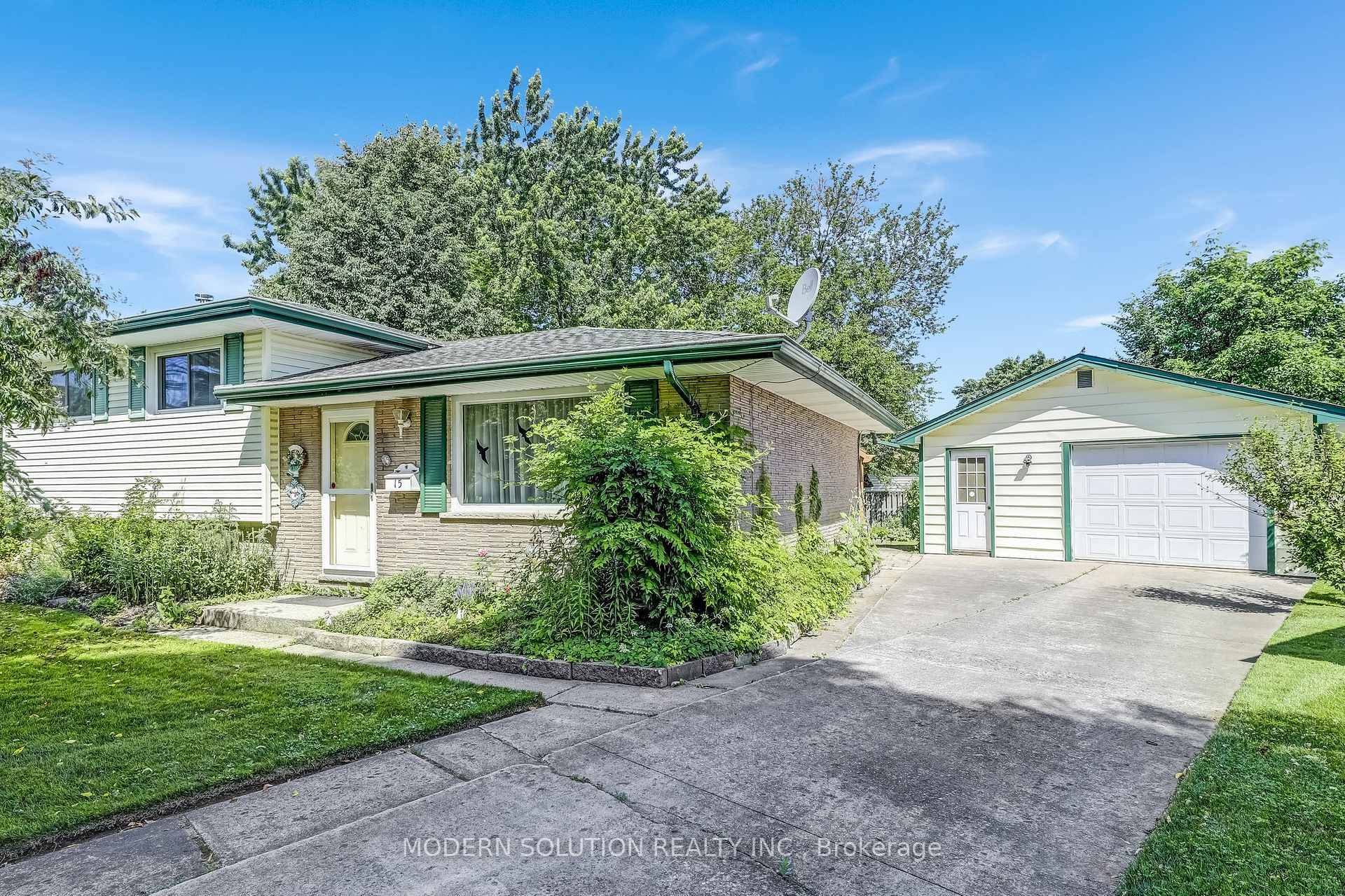 Welcome to 15 Cree Place A Rare Opportunity in a Family Friendly Court !