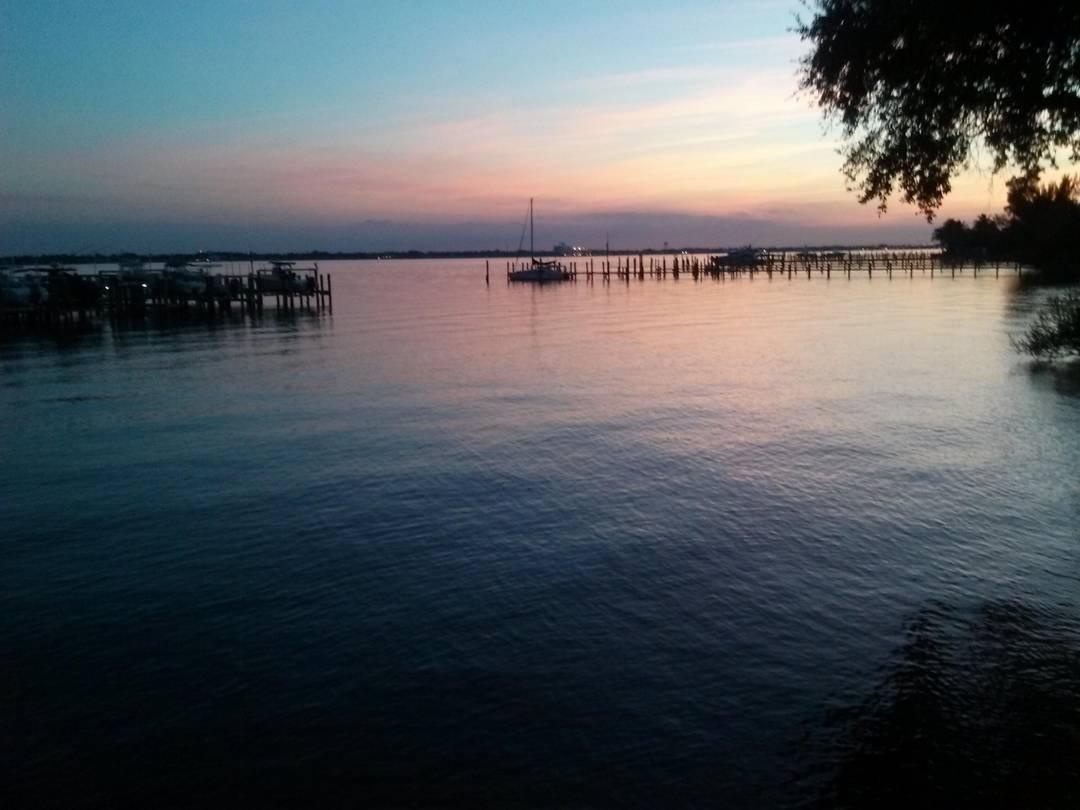 RIVER CLUB ! ! ! BOTTOM FLOOR !