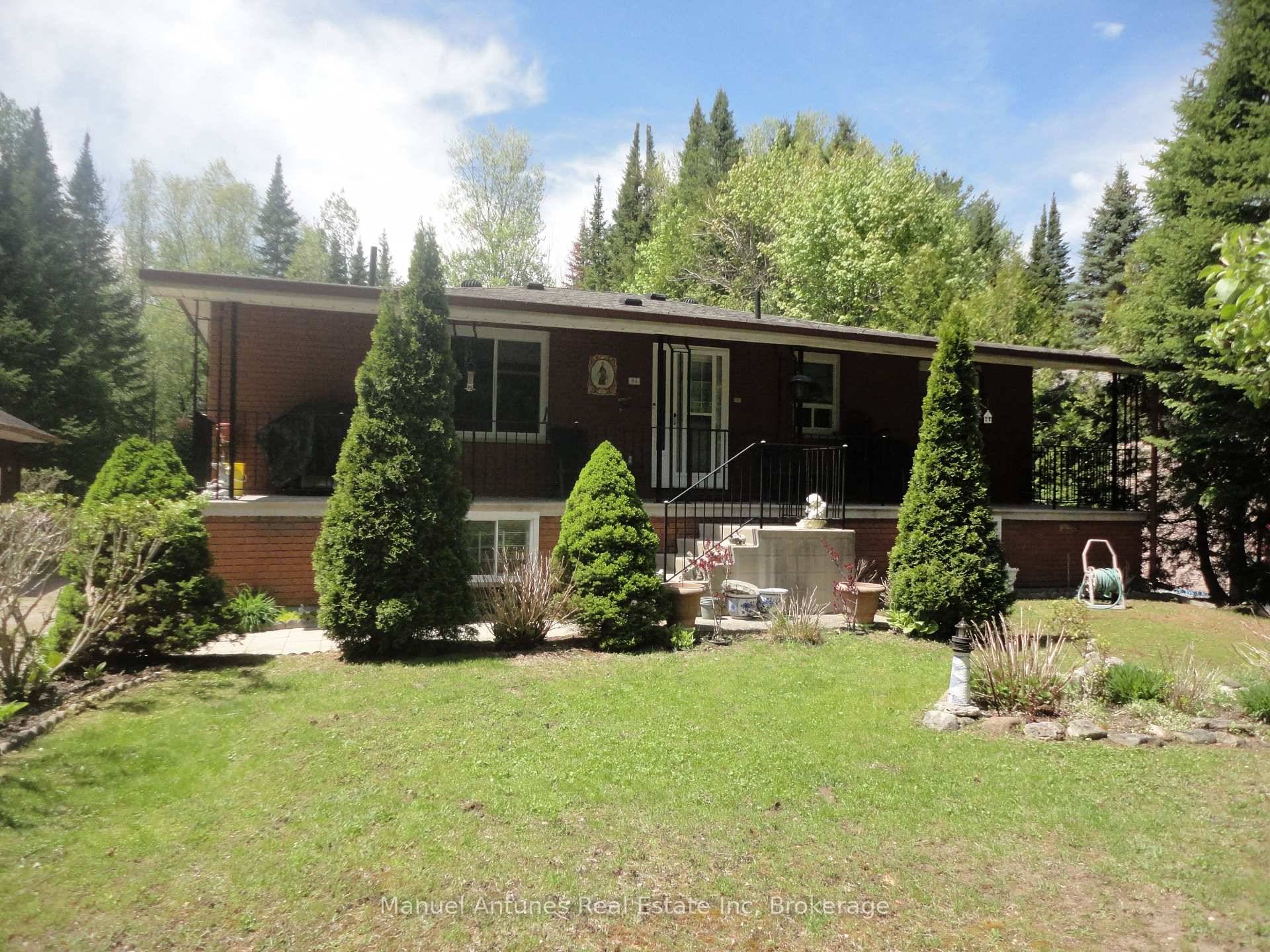 Attractive all brick, large family home located centrally in Wasaga Beach within walking distance of Beach 5, the Wasaga Beach RecPlex, Worsley Elementary school, several restaurants and other amenities.