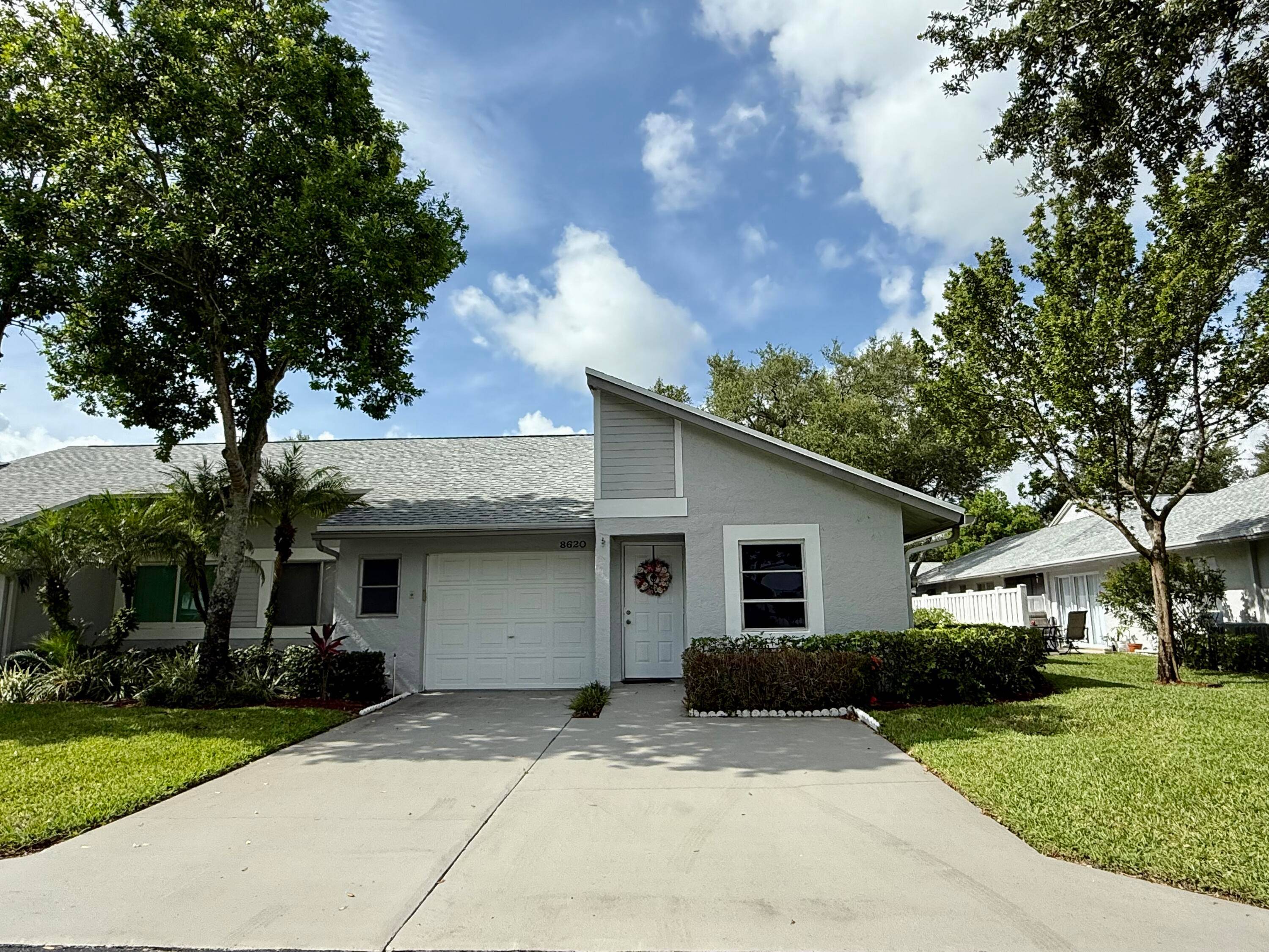 Come see this 2 bed, 2 bath, 1 car garage Villa in the desirable neighborhood of Parklane in Whisper Walk, a 55 Community in the heart of Boca Raton.