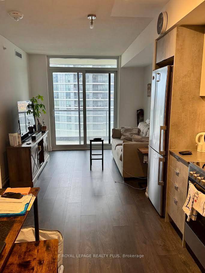 Welcome to Luxury Valhalla Town Square Condos in Etobicoke !