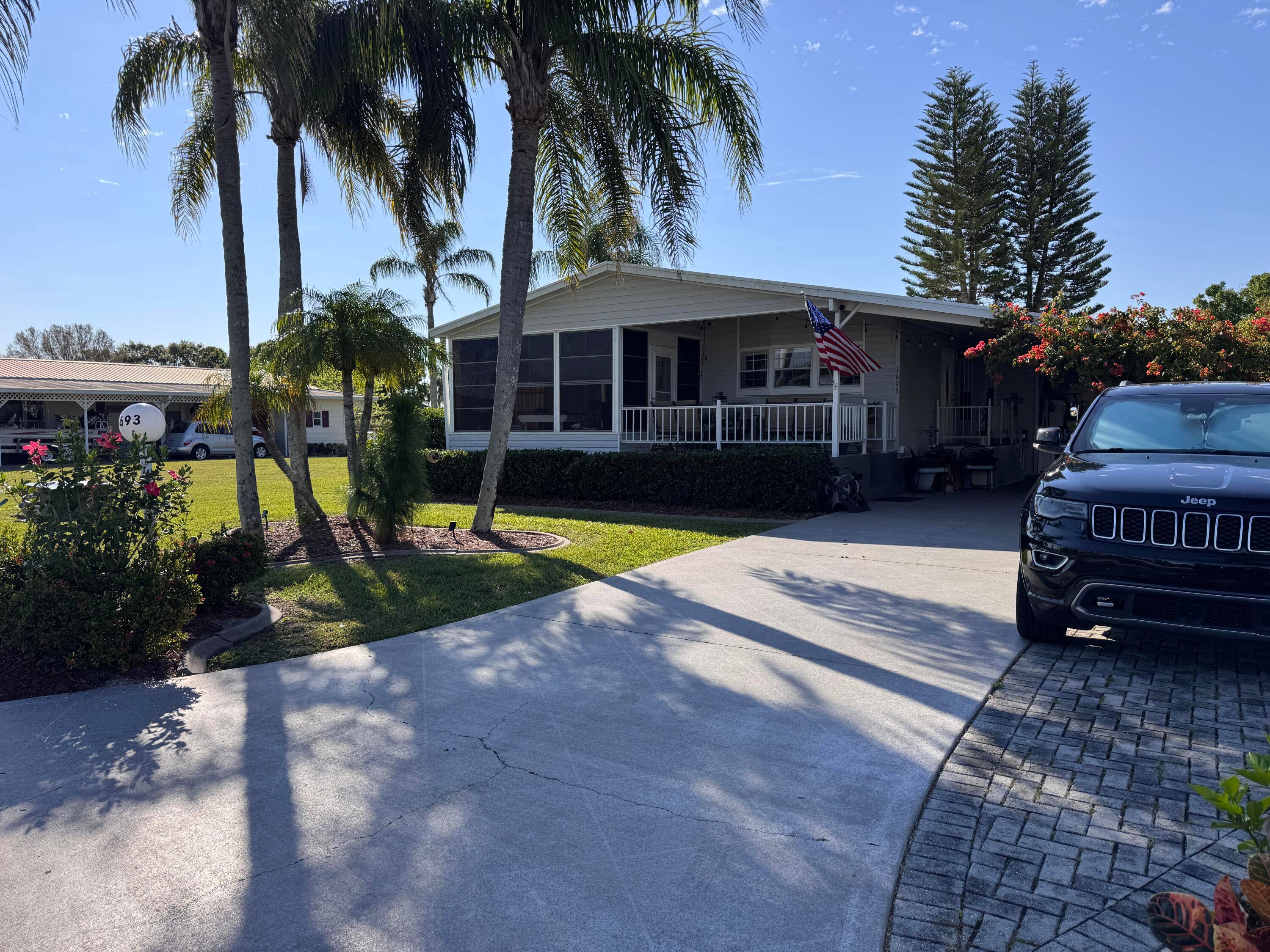 Charming very well maintained, 2 bed 2 bath home with modern updates !