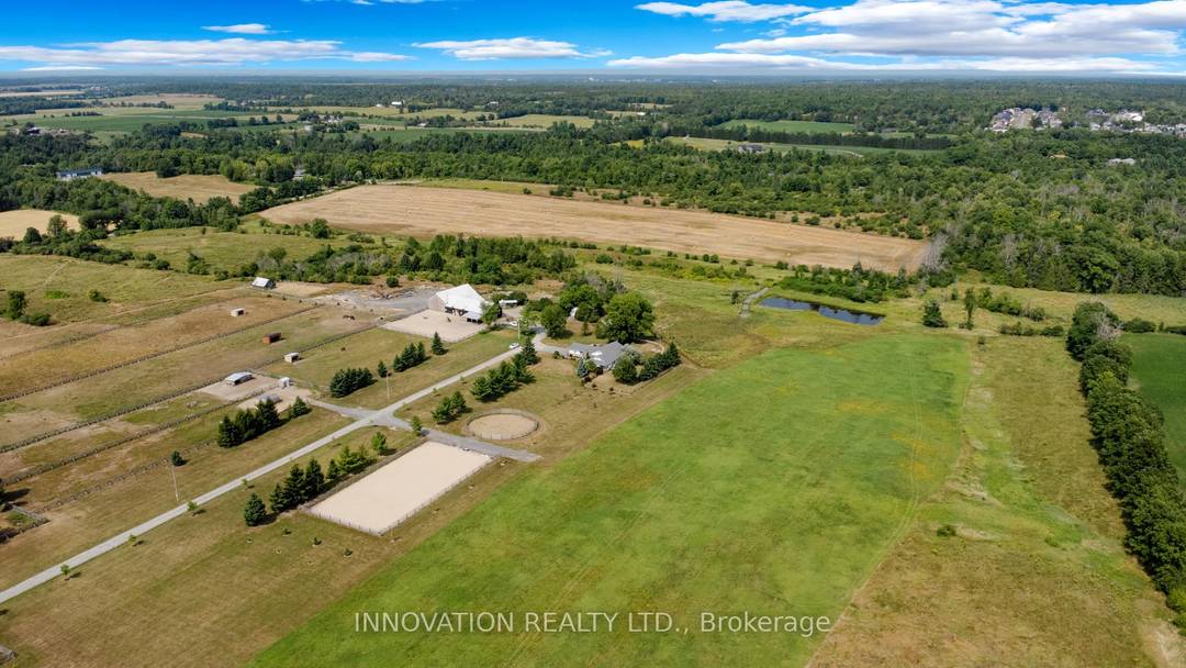 Welcome to the property of your dreams an ideal hobby or working horse farm depending on the future you are seeking.