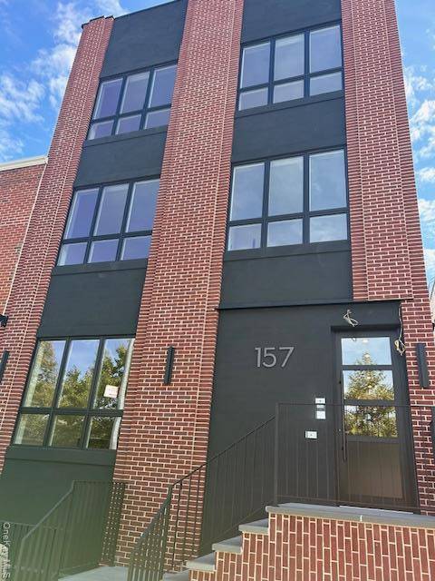 Luxury Boutique 2nd Floor City View Apartment Greenwood Gowanus, Brooklyn 3 Bed 2 Bath Unmatched Quality The pinnacle of modern sophistication in this brand new build out within a boutique ...