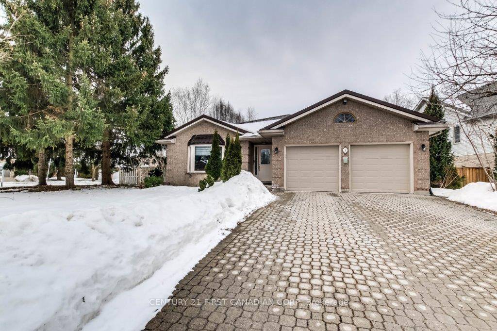 Stunning 3 2 Bedroom, Approximately 3500 SQF of Finished space.