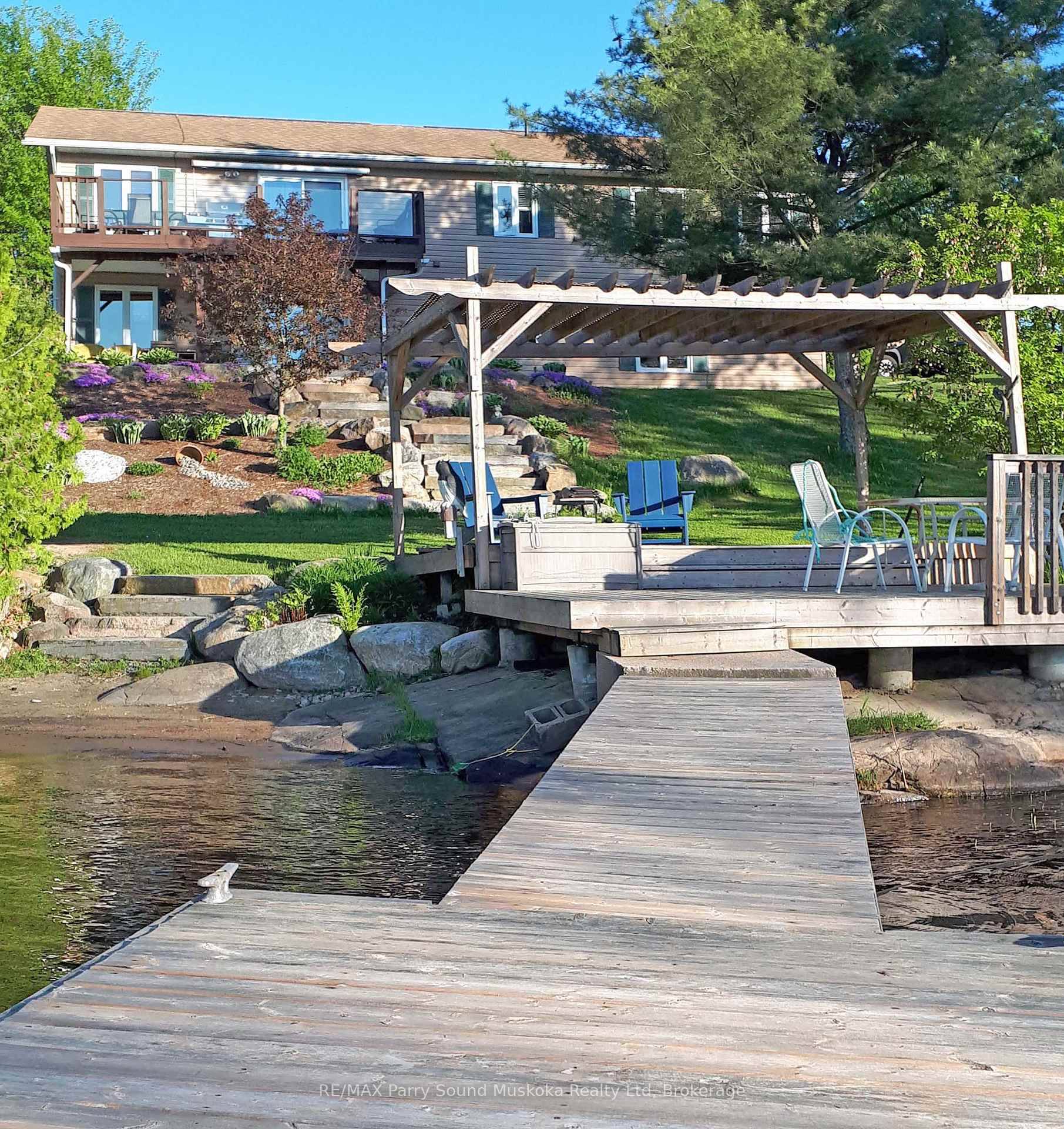 340 FT WATERFRONT on PRISTINE MCKELLAR LAKE !