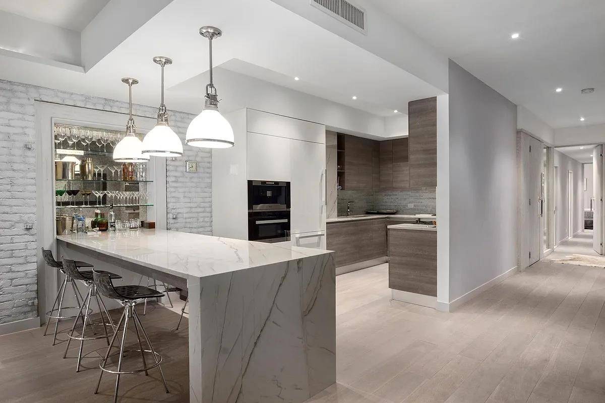An Exquisite Tribeca Loft Retreat at 39 North Moore Street Experience elevated downtown living in this impeccably appointed 2 bedroom flex 3, 2 bathroom loft, nestled within one of Tribeca's ...