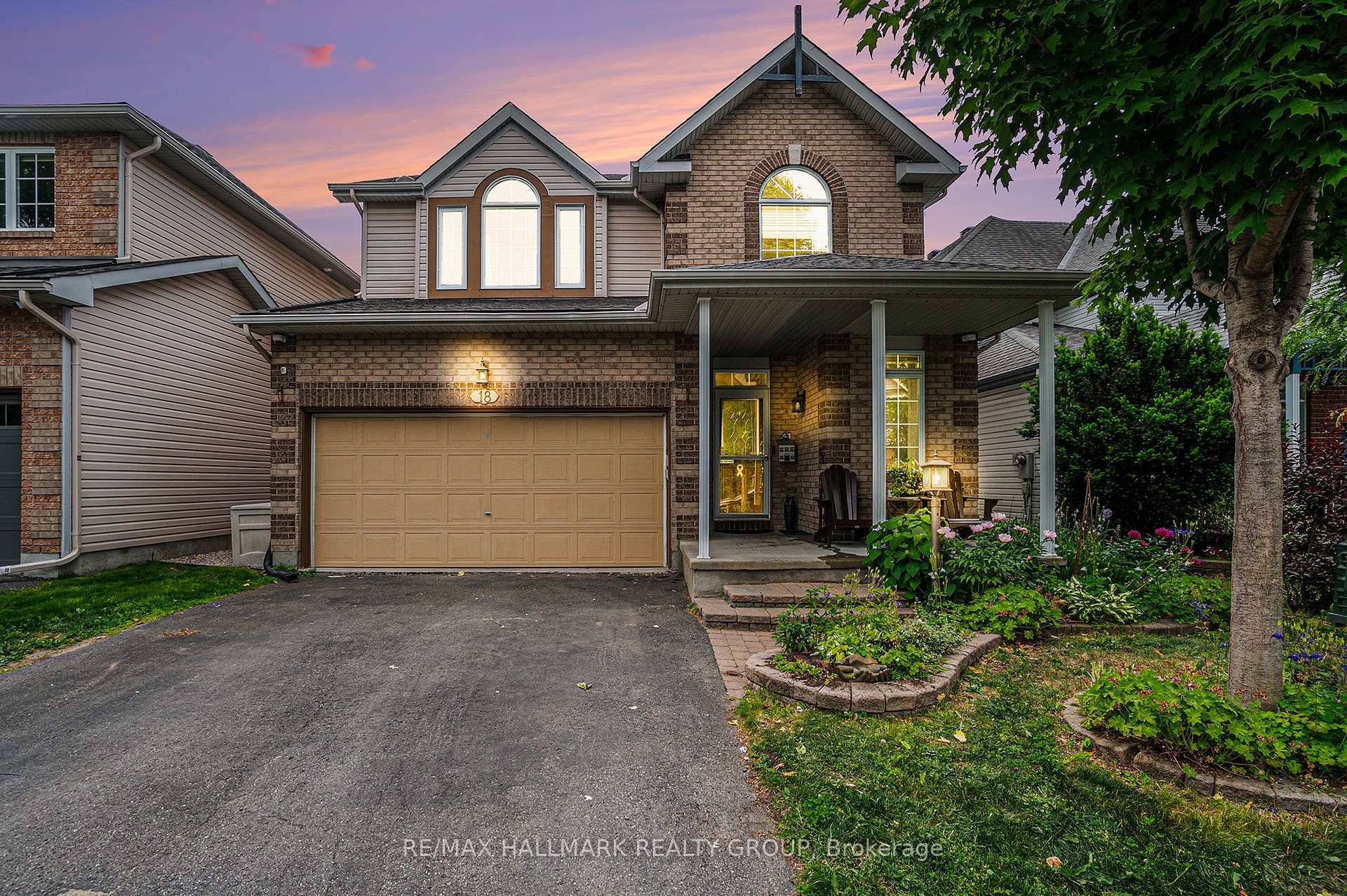 Welcome to this beautifully maintained 3 bedroom detached home in the heart of Barrhaven, perfectly situated in a vibrant, family friendly community.