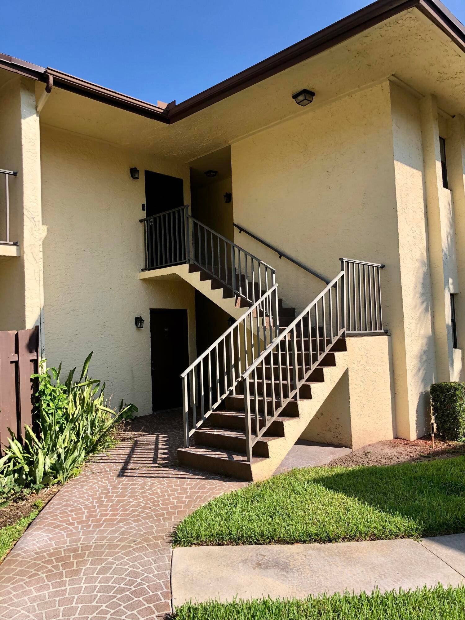 Island house first floor 2 2 unit nicely renovated with Italian marble floors, crown molding, granite counters.