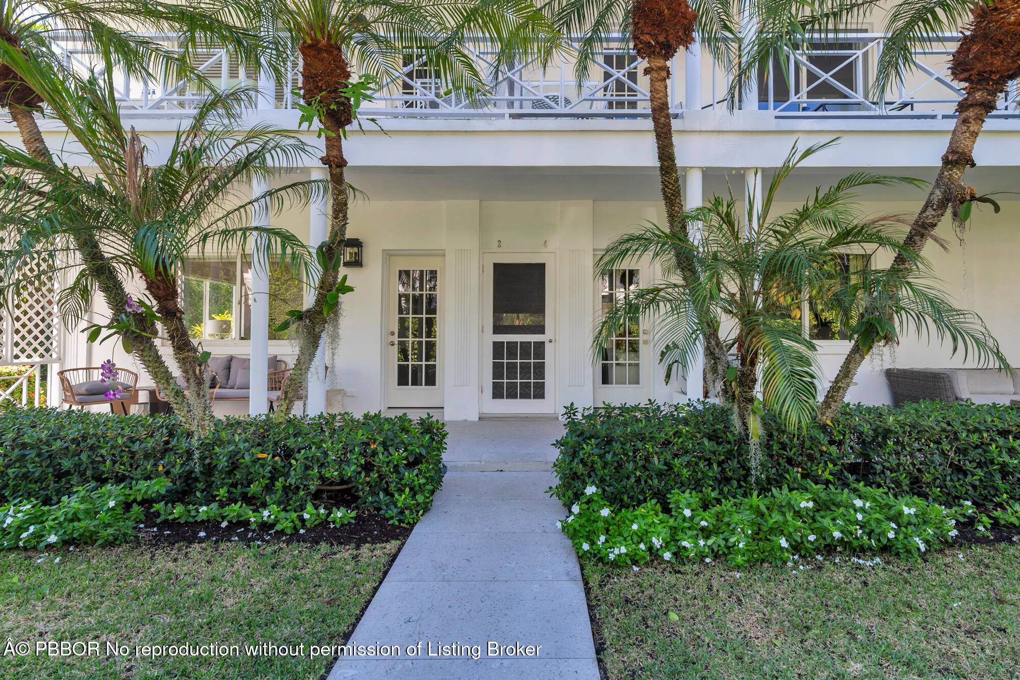 Wonderful opportunity on the Island in sought after charming 8 unit boutique building top 2nd floor 2BD 2BA 9'ceilings, 20' private balcony, awash in light on 3 sides with treetop ...