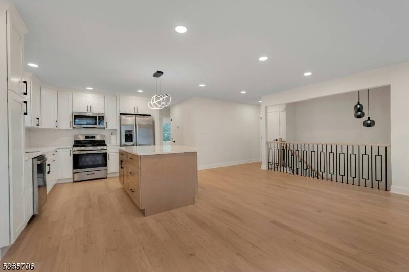 Welcome to the serene and highly sought after community of Lake Parsippany !