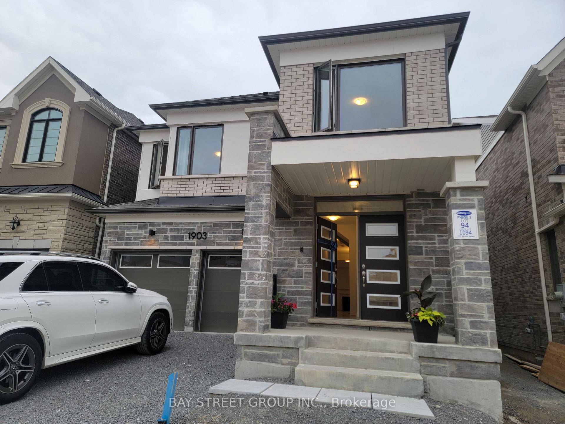 Luxury living in master planned New Seaton !
