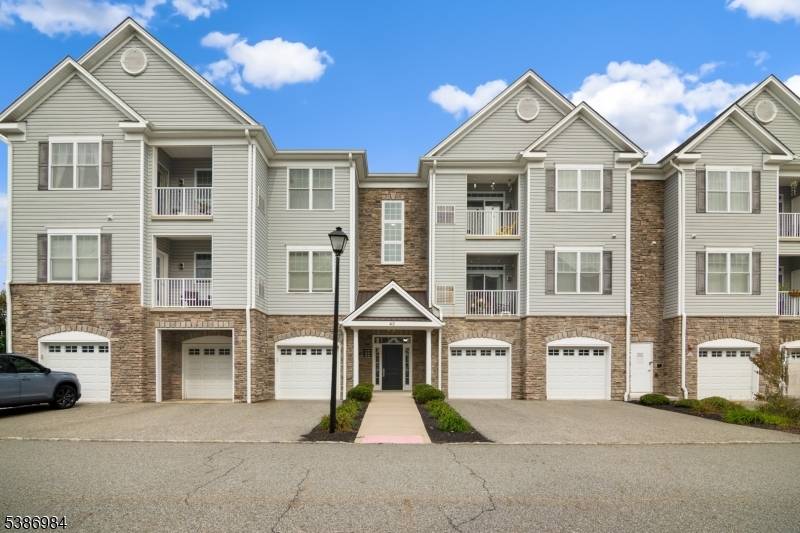 Welcome to Lakeland Village !