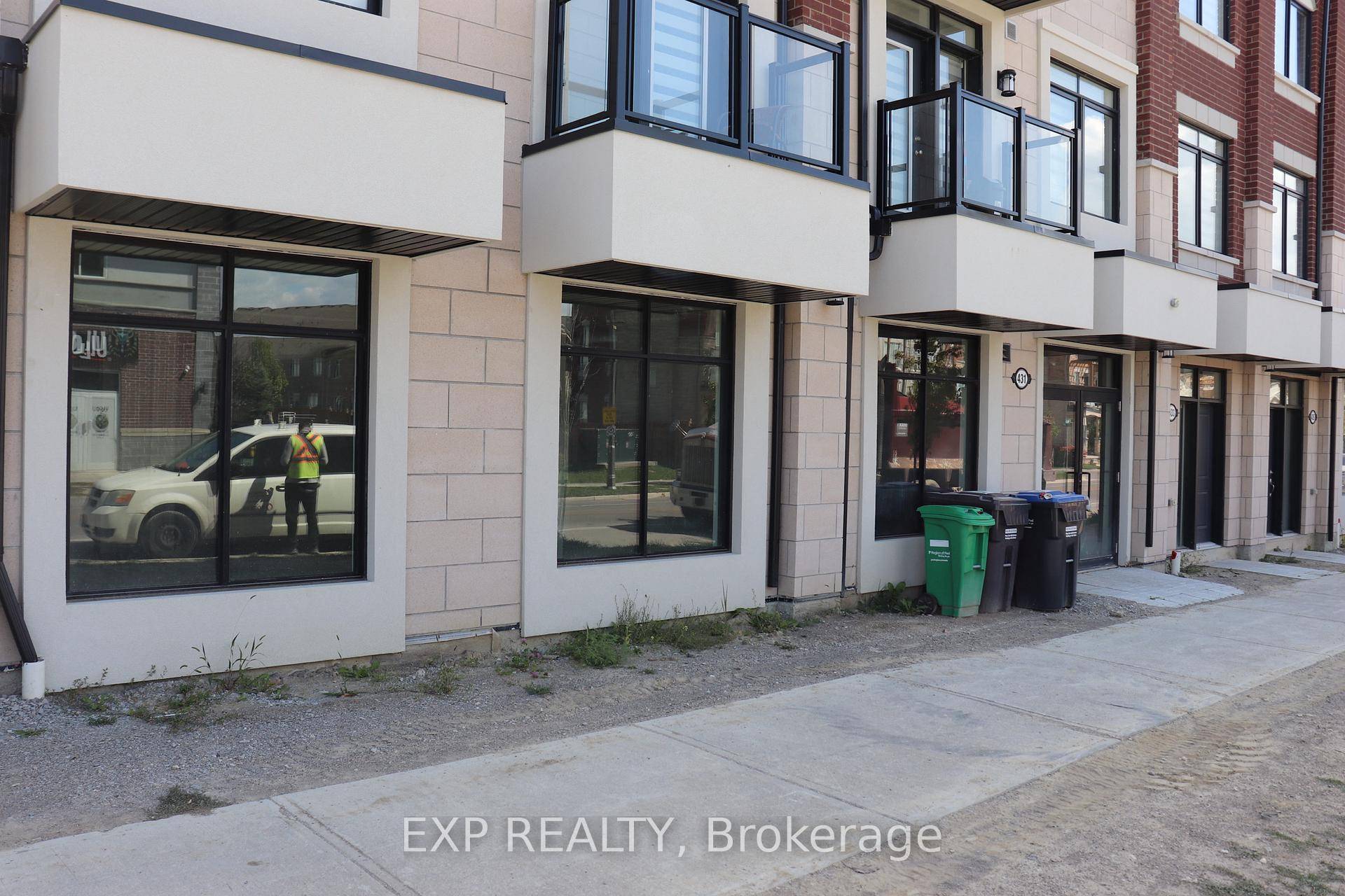 An excellent opportunity to own a brand new commercial retail unit in a high growth area.