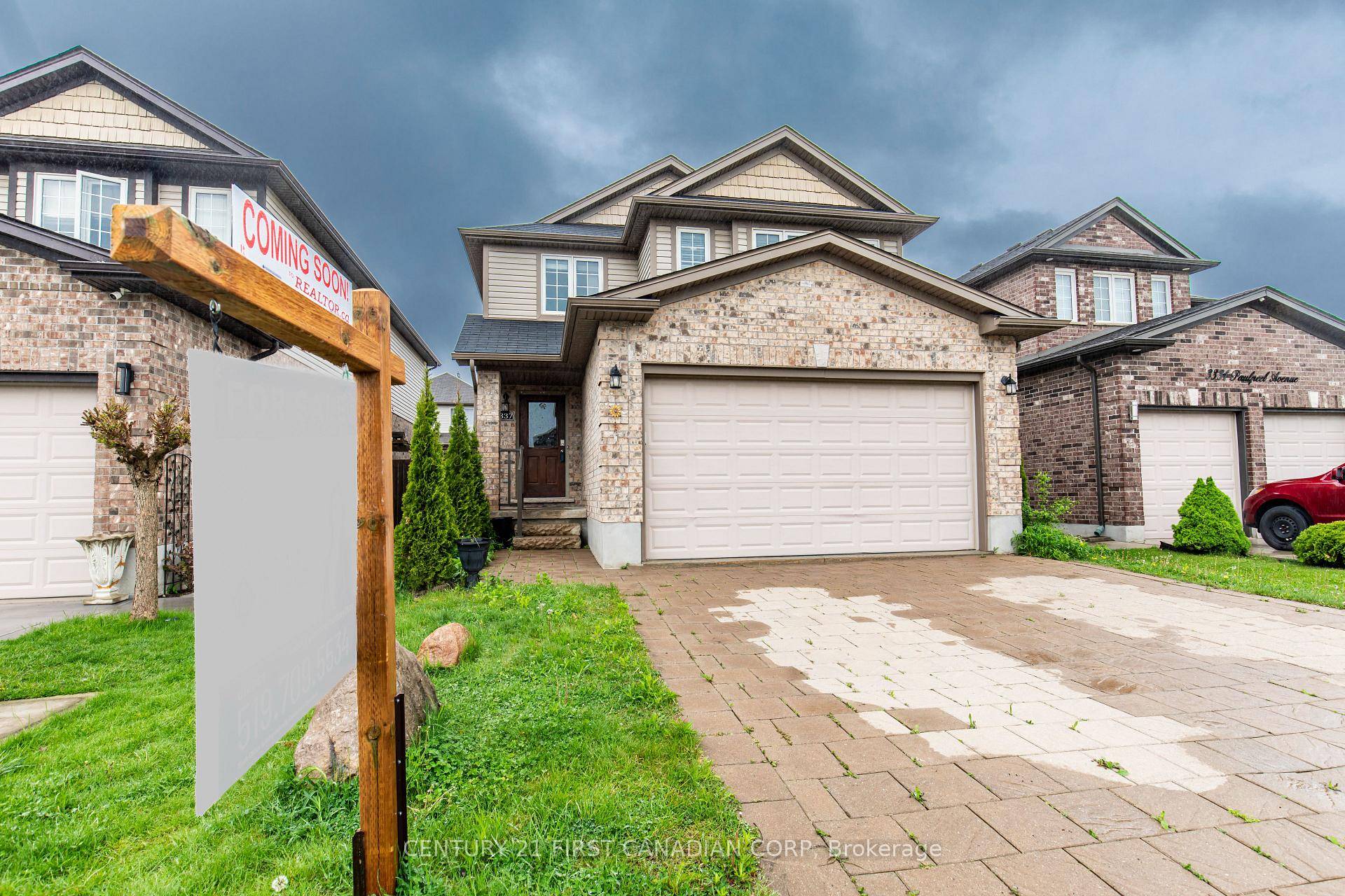 Welcome to 3337 Paul Peel Avenue in South London, an expansive two storey home offering 4 1 bedrooms, 3.