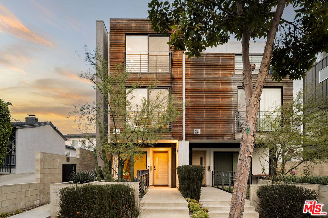 820  N Formosa Ave 2BR Hollywood Hills East La