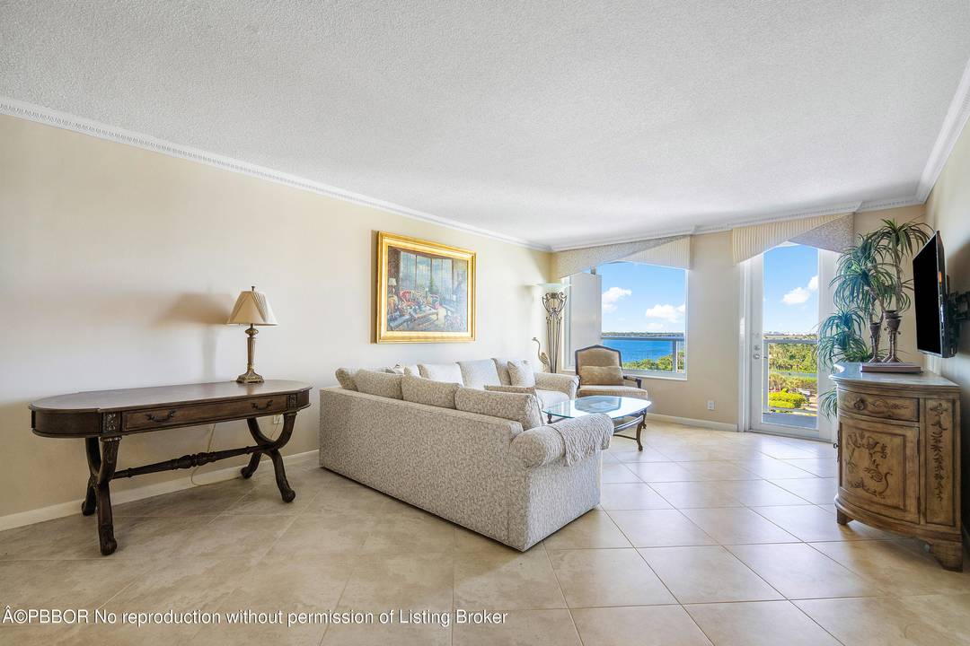 Introducing a fabulous pied a terre in The Patrician nestled along S Ocean Blvd in Palm Beach !