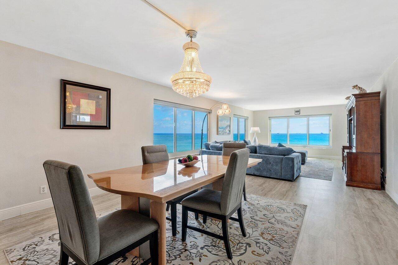 Fully furnished exquisite 2 Bedroom, 2 Bathroom Condo in the Highly Desirable Park Tower Residence, Fort Lauderdale.