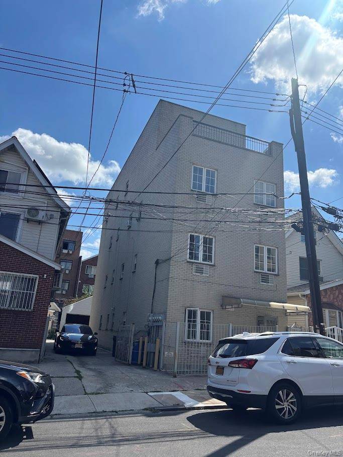 Legal 4 family detached house at a very convivence location.