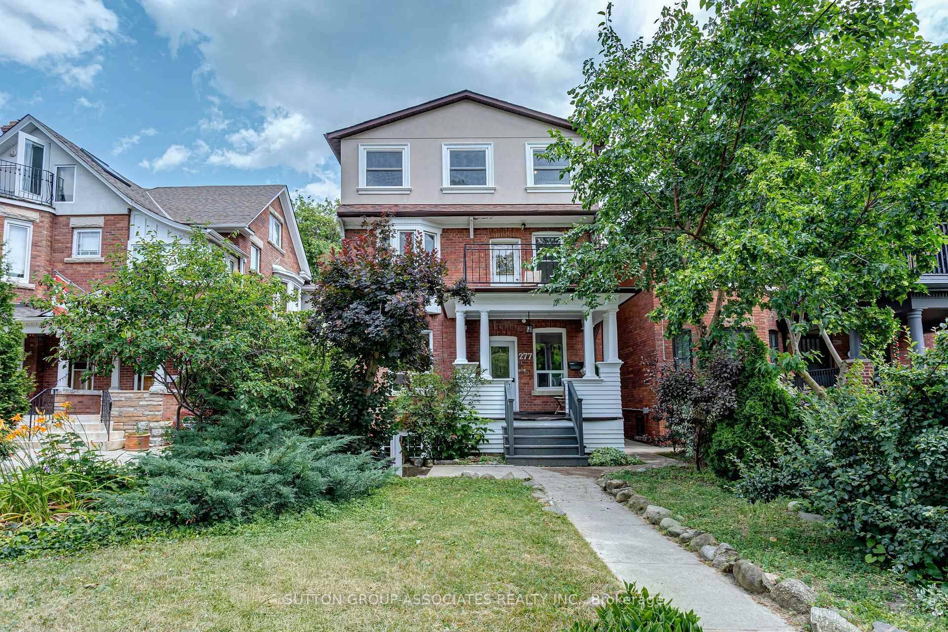 Newly painted and spruced up this under new ownership property is looking for its first tenants.