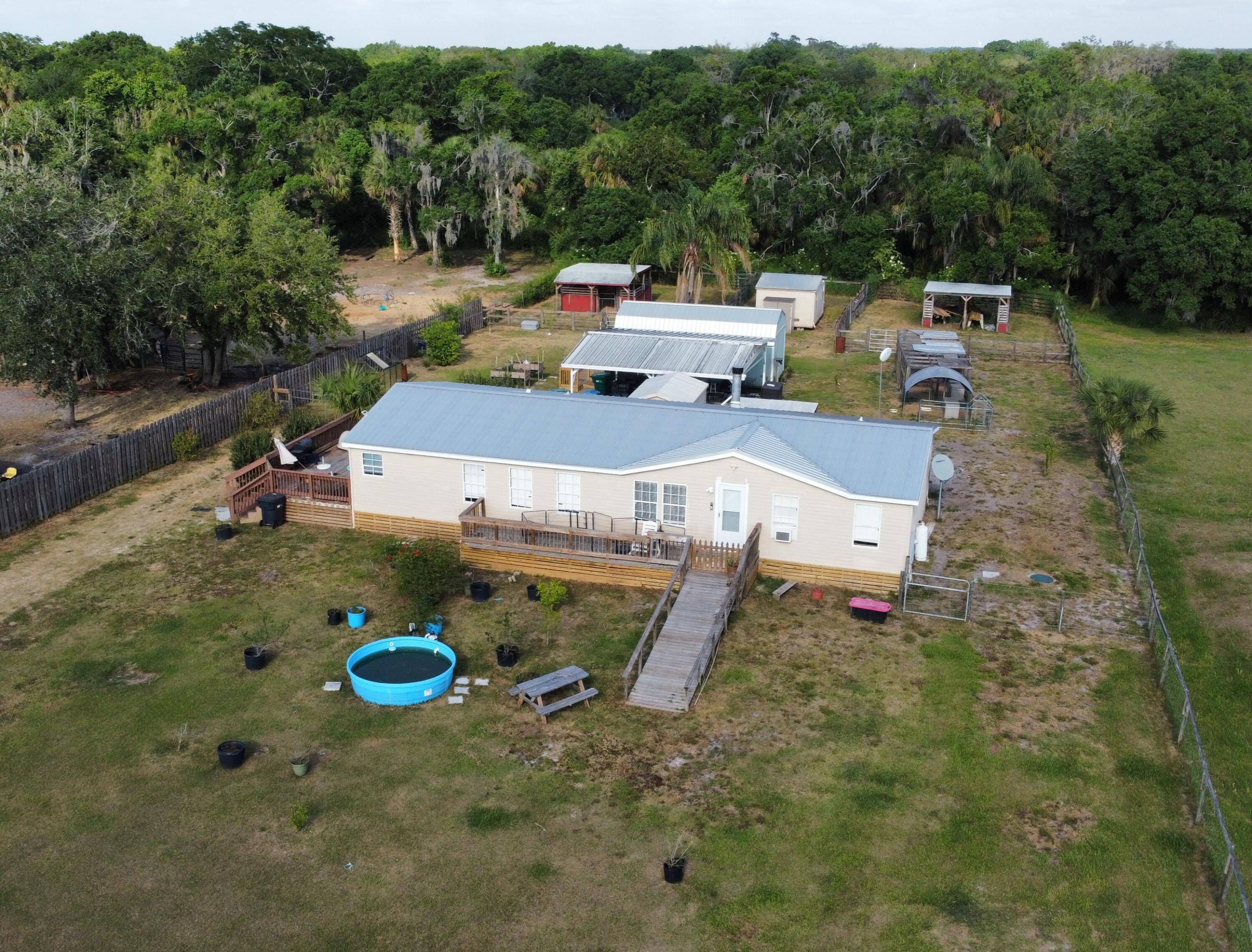Otter Creek Beautifully updated 3Bed 2Bath under 1, 620SqFt 2546SqFt TLA.