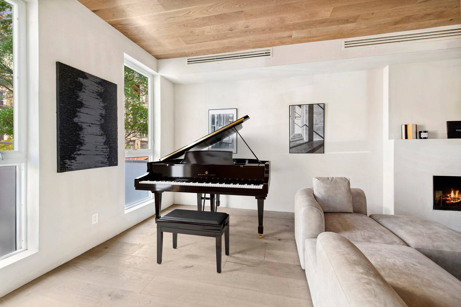A Modern Townhouse in the Heart of Brooklyn Welcome to 432 Fenimore Street, a stunning three story renovated townhouse that artfully balances classic appeal with crafted elegance.