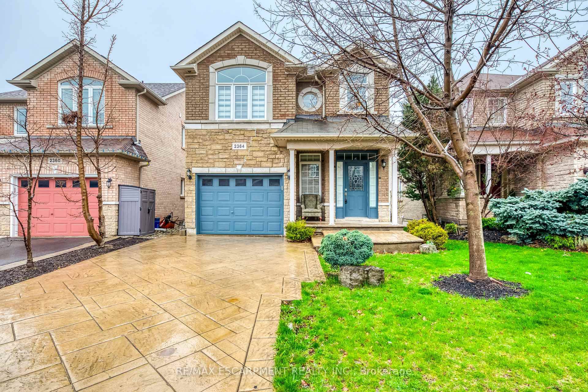 Welcome to this spotless, fully renovated, 4 1 Bed, 4 Bath detached home in the heart of Joshua Creek neighbourhood !