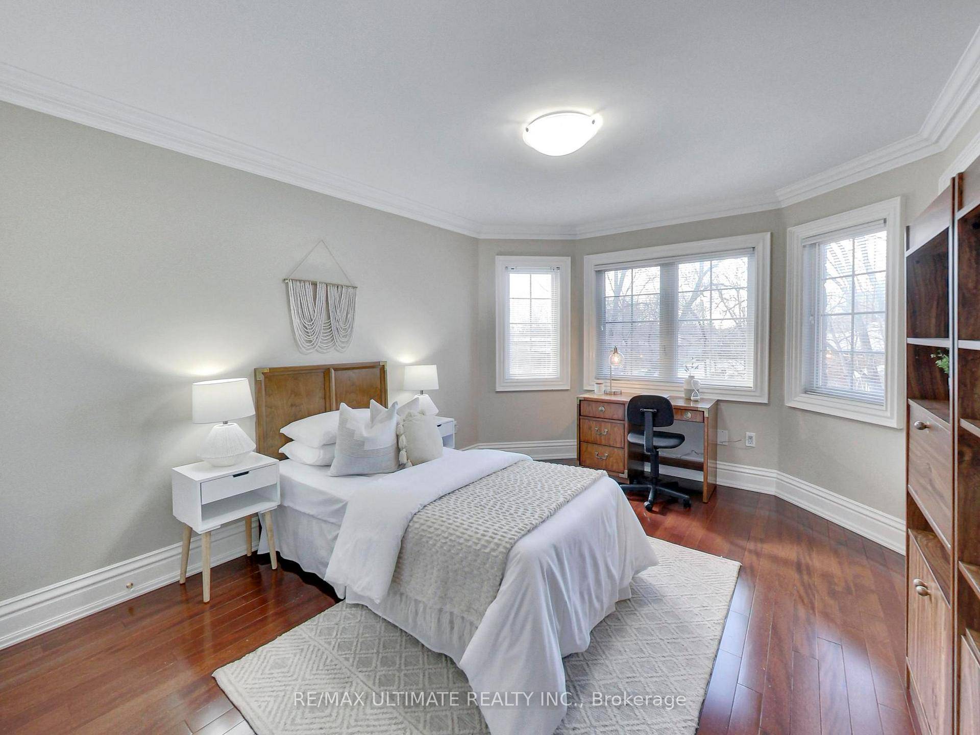 Bright Modern Private 1 Bedroom with a 4 Piece Ensuite Bathroom located on the 2nd Floor of an Executive Home.