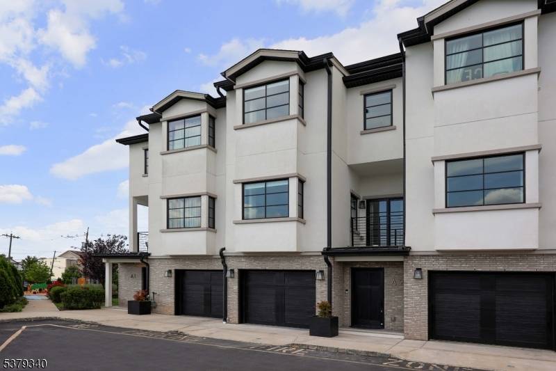 Harbor Front Plz Elizabeth City New Jersey Single-Family