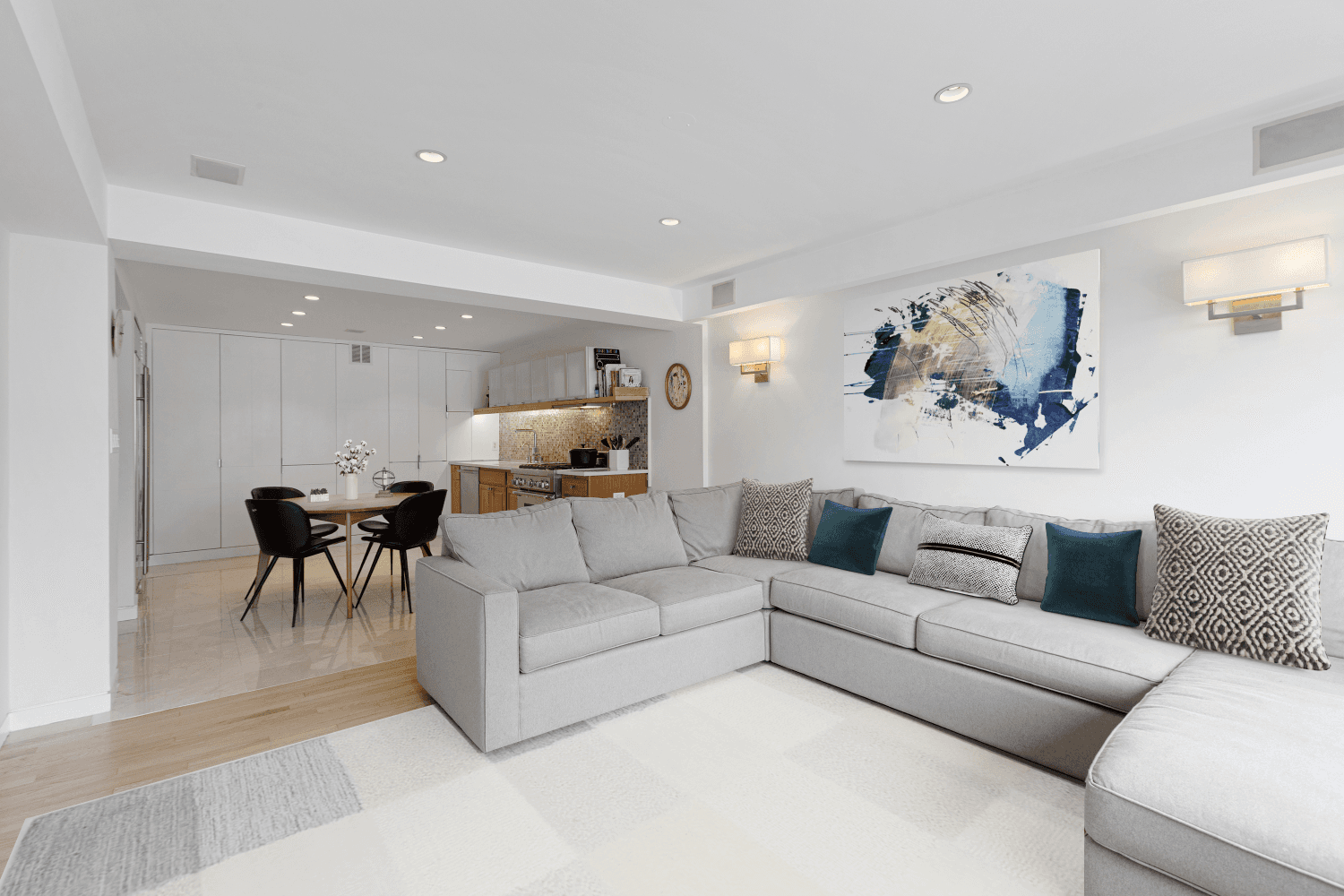 WELCOME HOME AVAILABLE FOR END OF JUNE JULY 1 LEASE START Apartment W10FG This rare corner unit has been completely renovated, and is situated in a wonderful building in the ...
